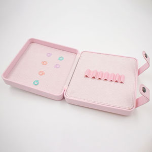 Della Q - Needle Stitch Case