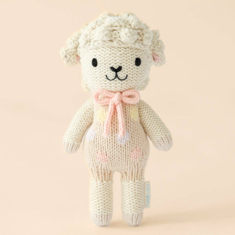 Tiny Lucy the lamb (pastel), gives 10 meals