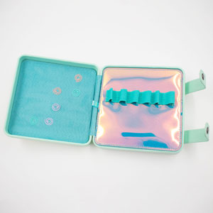 Della Q - Hook Stitch Case