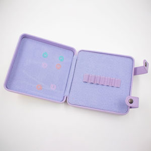 Della Q - Needle Stitch Case