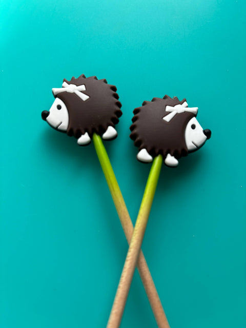 Knitting needle point protectors - Hedgehog with Bow